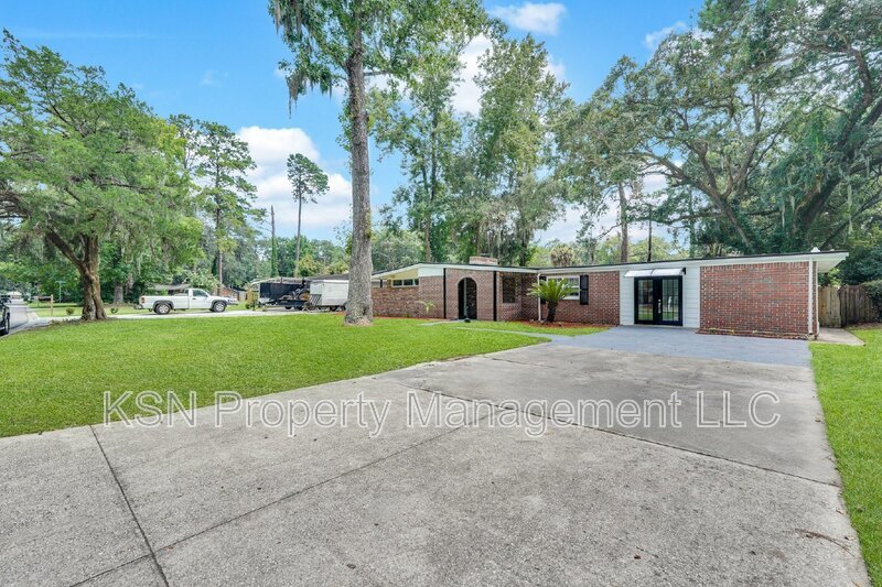 Spacious 4-Bedroom Home with 3 Full Baths at 117 Windsor Road, Savannah. property image