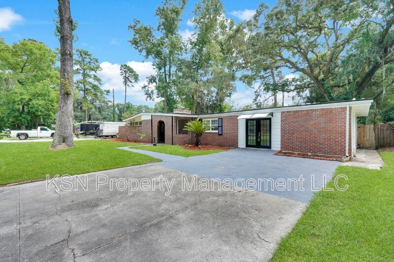 Spacious 4-Bedroom Home with 3 Full Baths at 117 Windsor Road, Savannah. property image
