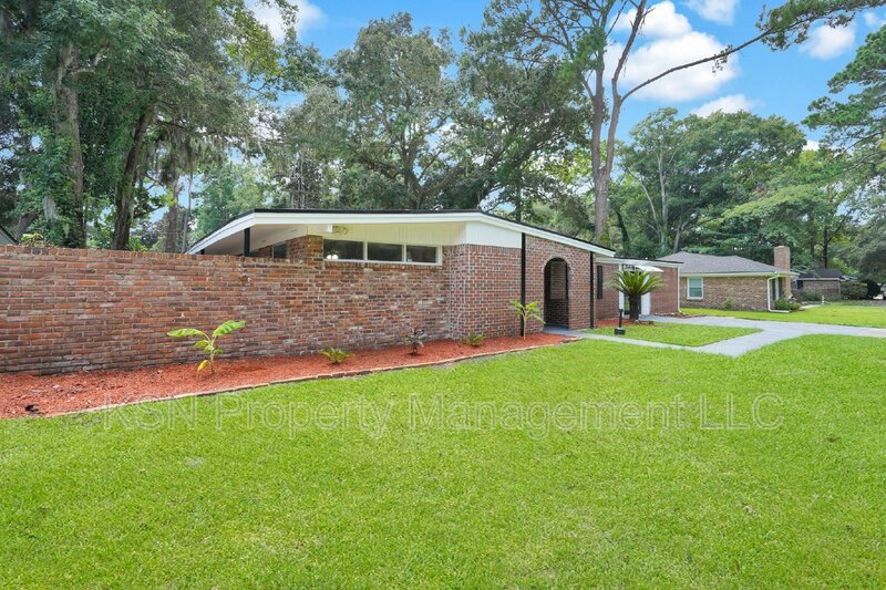 Spacious 4-Bedroom Home with 3 Full Baths at 117 Windsor Road, Savannah. property image