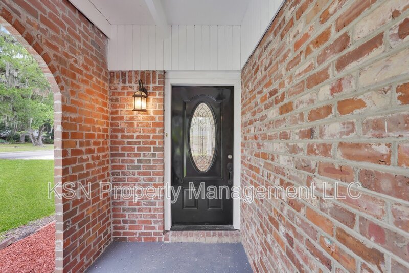 Spacious 4-Bedroom Home with 3 Full Baths at 117 Windsor Road, Savannah. property image