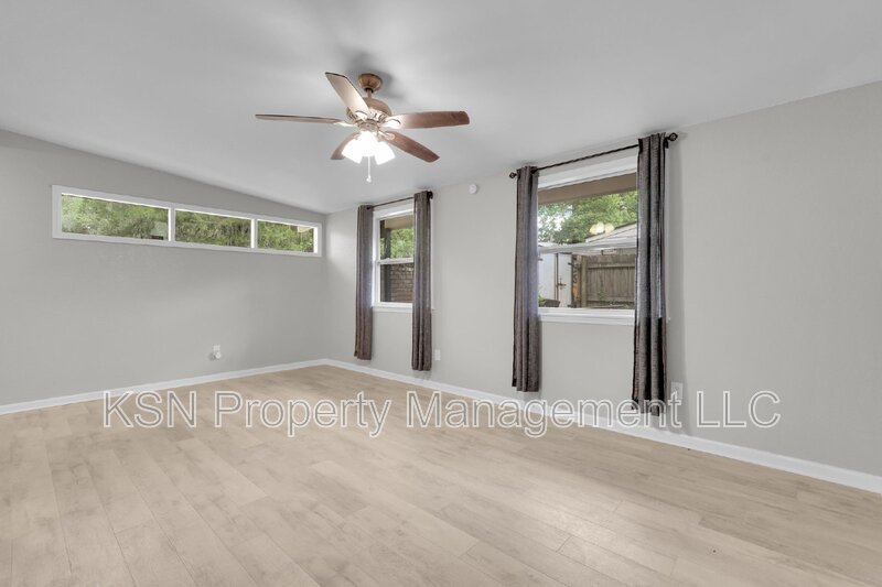 Spacious 4-Bedroom Home with 3 Full Baths at 117 Windsor Road, Savannah. property image