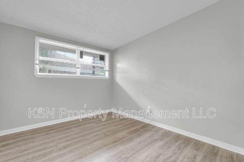 Spacious 4-Bedroom Home with 3 Full Baths at 117 Windsor Road, Savannah. property image