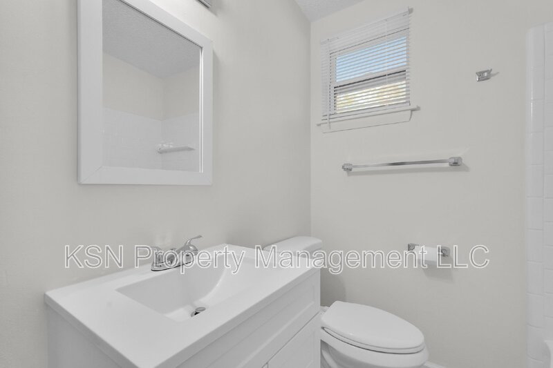 Spacious 4-Bedroom Home with 3 Full Baths at 117 Windsor Road, Savannah. property image