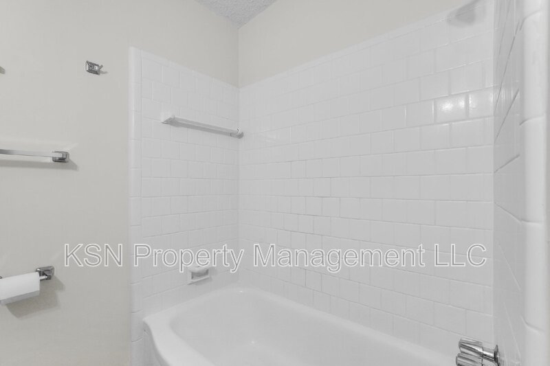 Spacious 4-Bedroom Home with 3 Full Baths at 117 Windsor Road, Savannah. property image