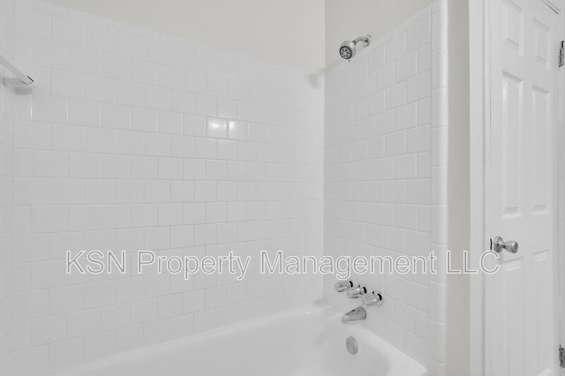 Spacious 4-Bedroom Home with 3 Full Baths at 117 Windsor Road, Savannah. property image