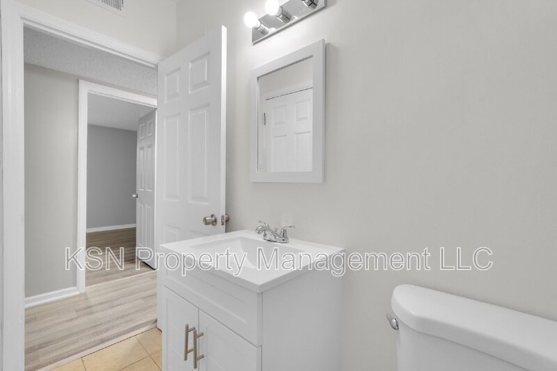Spacious 4-Bedroom Home with 3 Full Baths at 117 Windsor Road, Savannah. property image