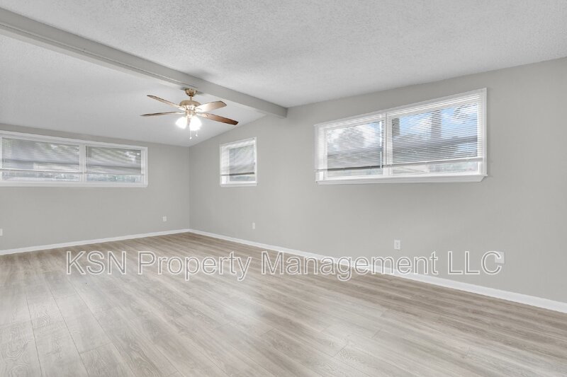 Spacious 4-Bedroom Home with 3 Full Baths at 117 Windsor Road, Savannah. property image
