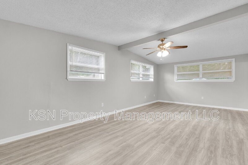 Spacious 4-Bedroom Home with 3 Full Baths at 117 Windsor Road, Savannah. property image