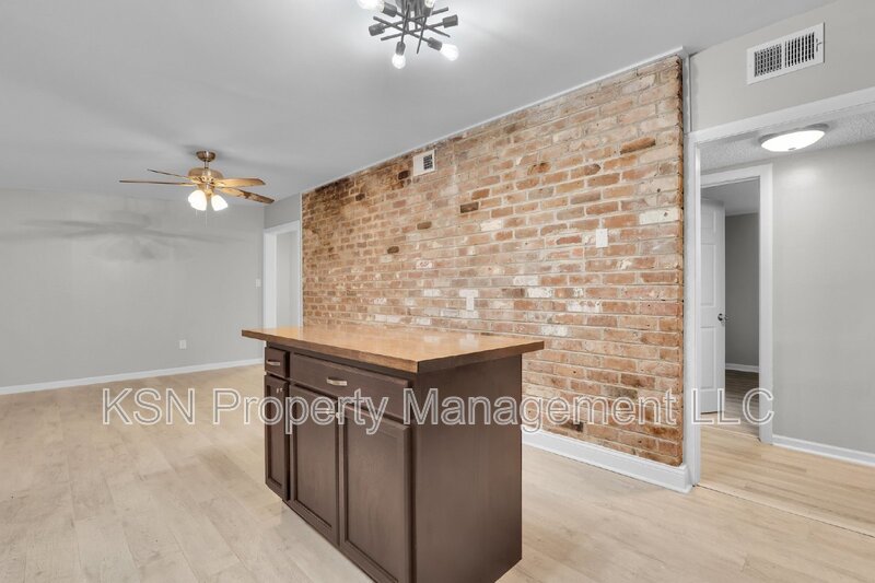 Spacious 4-Bedroom Home with 3 Full Baths at 117 Windsor Road, Savannah. property image