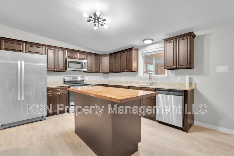 Spacious 4-Bedroom Home with 3 Full Baths at 117 Windsor Road, Savannah. property image