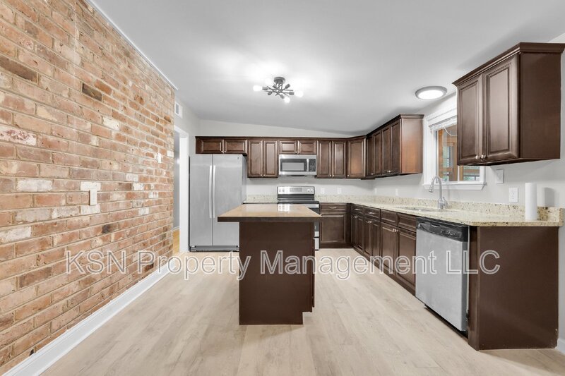 Spacious 4-Bedroom Home with 3 Full Baths at 117 Windsor Road, Savannah. property image