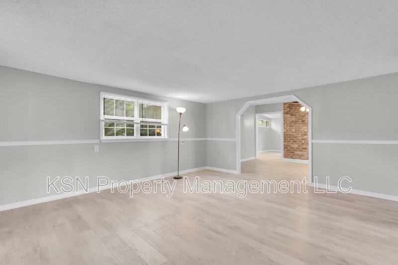 Spacious 4-Bedroom Home with 3 Full Baths at 117 Windsor Road, Savannah. property image