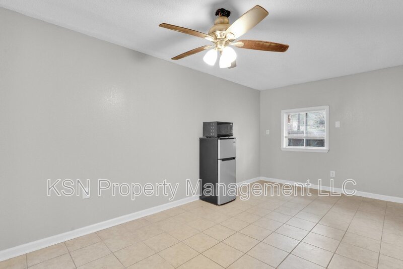 Spacious 4-Bedroom Home with 3 Full Baths at 117 Windsor Road, Savannah. property image