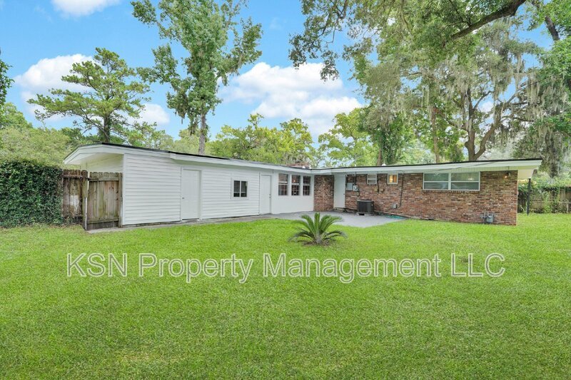 Spacious 4-Bedroom Home with 3 Full Baths at 117 Windsor Road, Savannah. property image