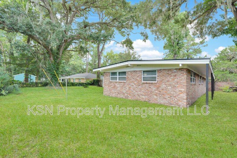 Spacious 4-Bedroom Home with 3 Full Baths at 117 Windsor Road, Savannah. property image
