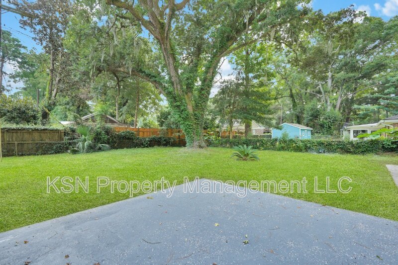 Spacious 4-Bedroom Home with 3 Full Baths at 117 Windsor Road, Savannah. property image