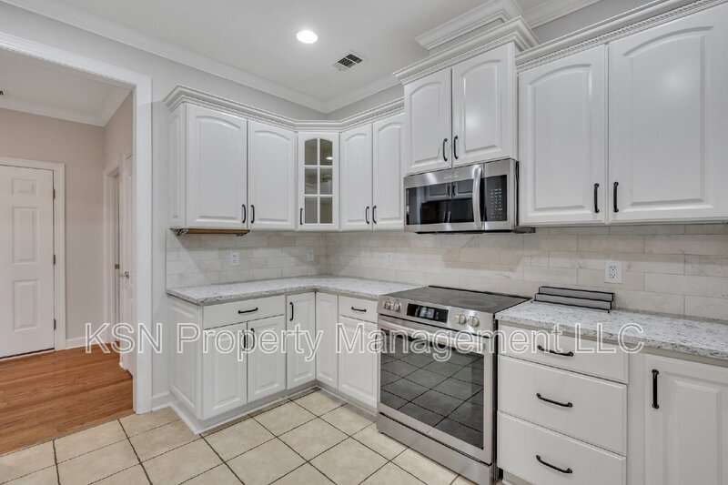 Charming 3-Bedroom Home with 3 Full Baths in Savannah's Southbridge neighborhood property image
