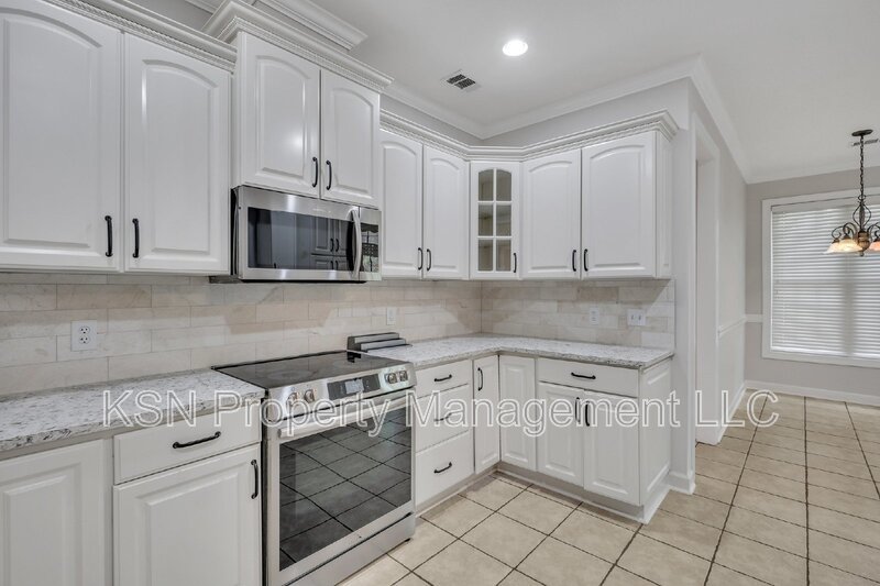 Charming 3-Bedroom Home with 3 Full Baths in Savannah's Southbridge neighborhood property image