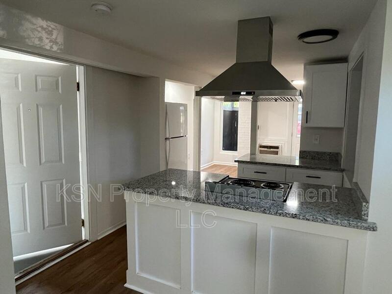 One bedroom close to Daffin Park. Utilities included. Laundry on site. property image