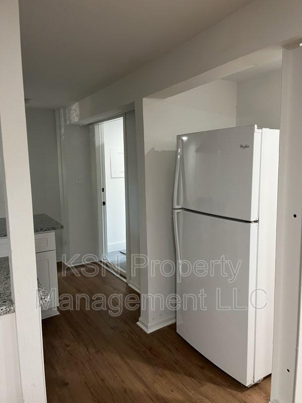 One bedroom close to Daffin Park. Utilities included. Laundry on site. property image