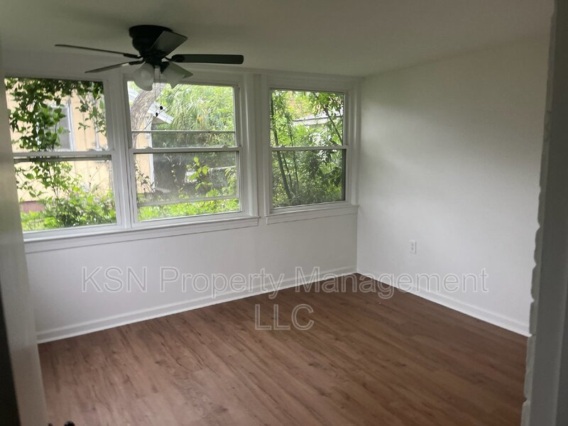 One bedroom close to Daffin Park. Utilities included. Laundry on site. property image
