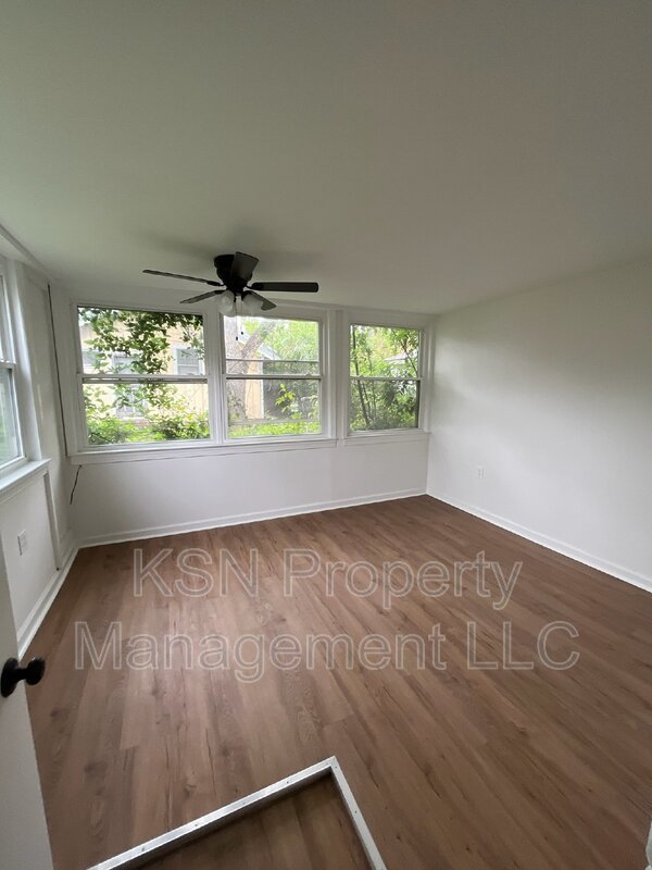 One bedroom close to Daffin Park. Utilities included. Laundry on site. property image