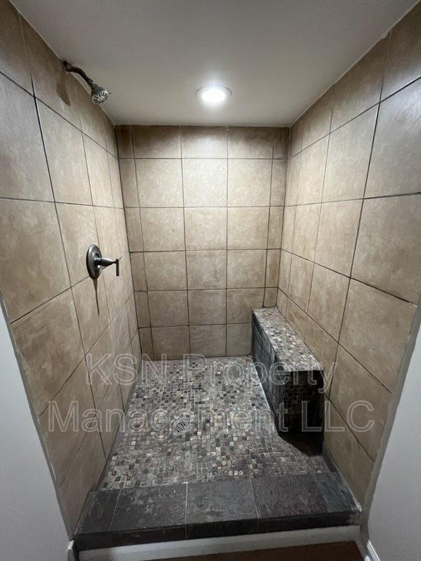One bedroom close to Daffin Park. Utilities included. Laundry on site. property image
