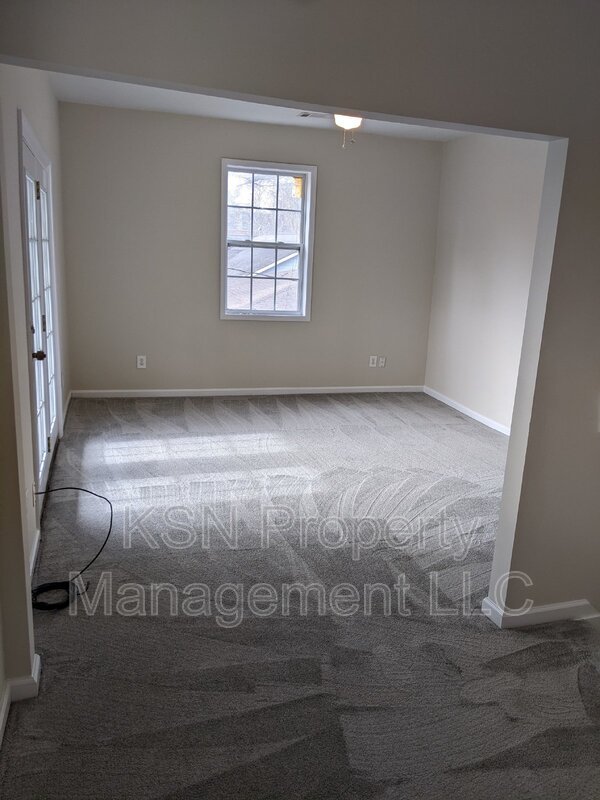 Upstairs duplex on Collins property image