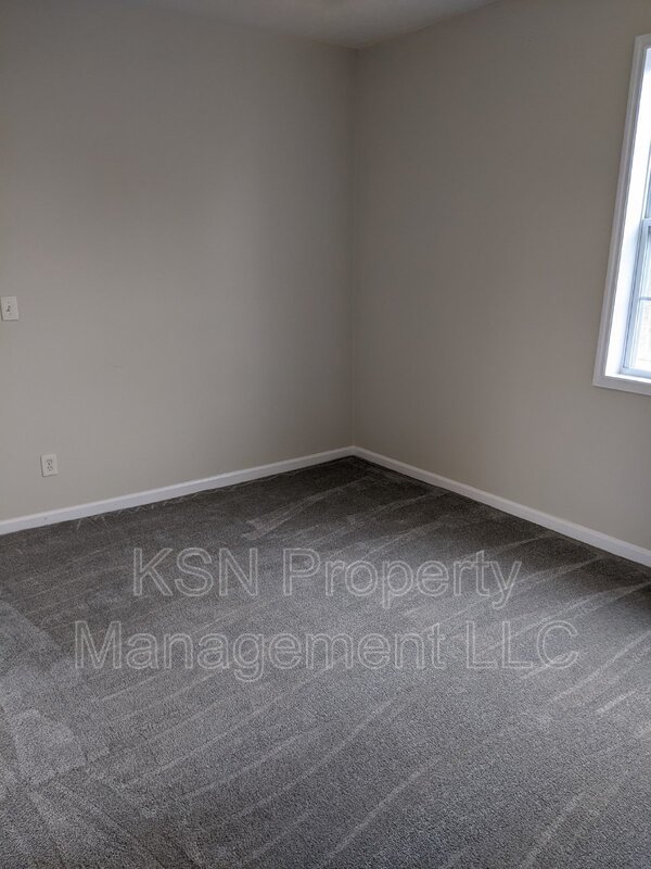 Upstairs duplex on Collins property image