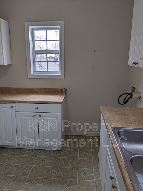 Upstairs duplex on Collins property image
