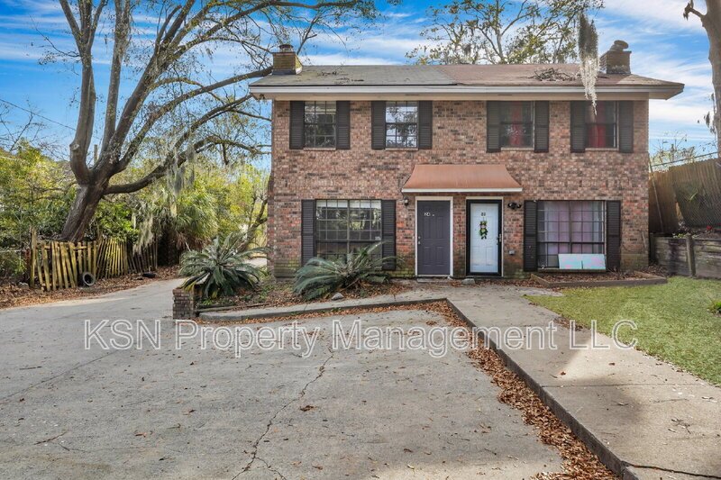 Lovely 2 bedroom townhome property image
