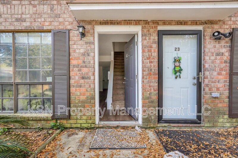 Lovely 2 bedroom townhome property image