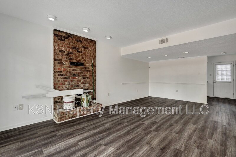 Lovely 2 bedroom townhome property image