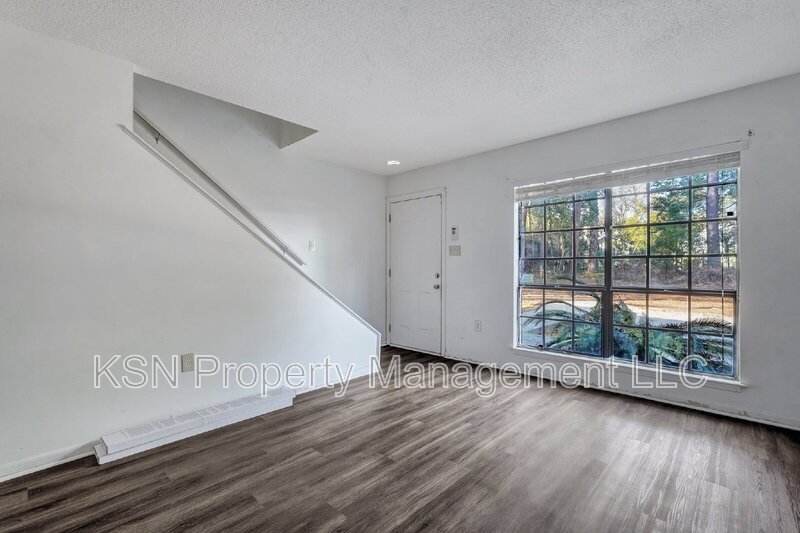 Lovely 2 bedroom townhome property image