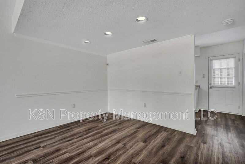 Lovely 2 bedroom townhome property image
