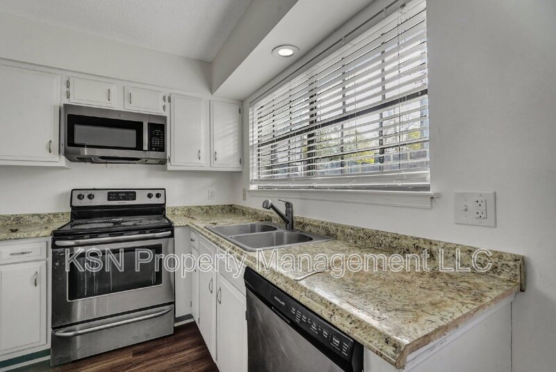 Lovely 2 bedroom townhome property image