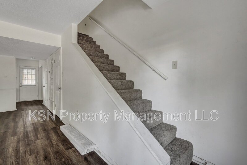 Lovely 2 bedroom townhome property image