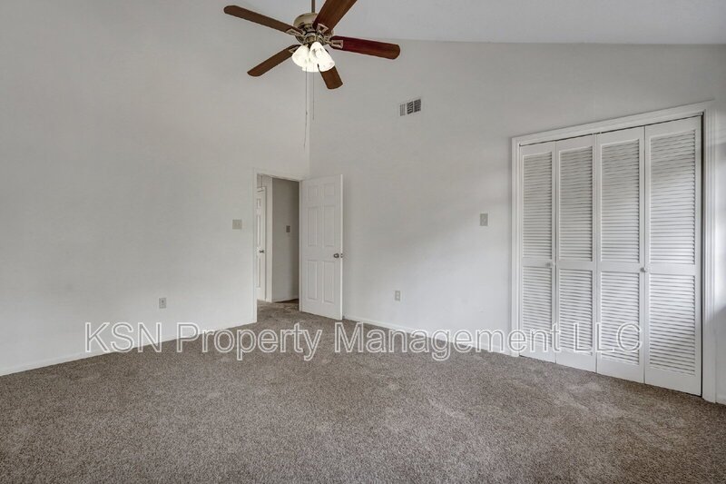 Lovely 2 bedroom townhome property image