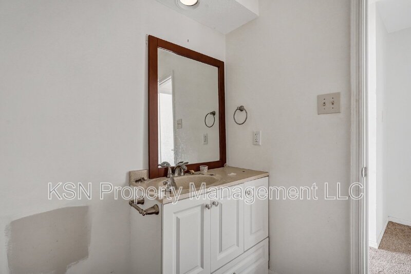 Lovely 2 bedroom townhome property image