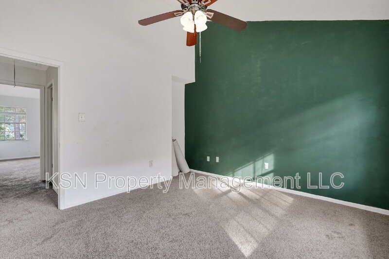 Lovely 2 bedroom townhome property image