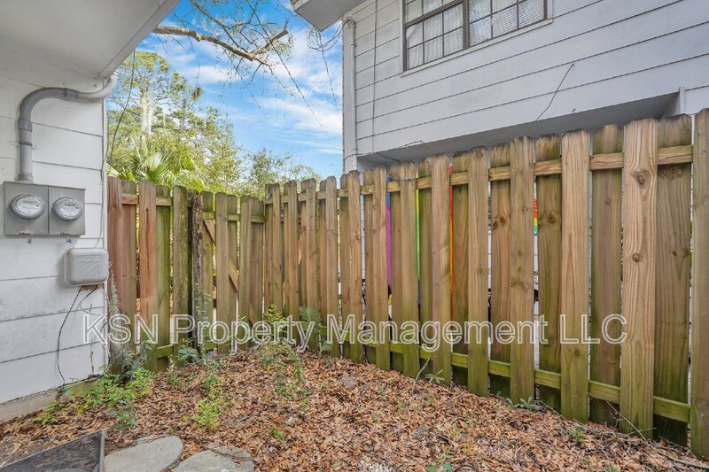 Lovely 2 bedroom townhome property image
