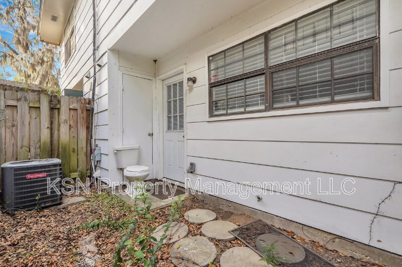 Lovely 2 bedroom townhome property image