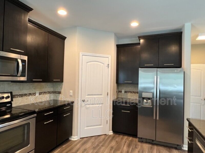 Spacious Pooler home. Lawncare included. property image