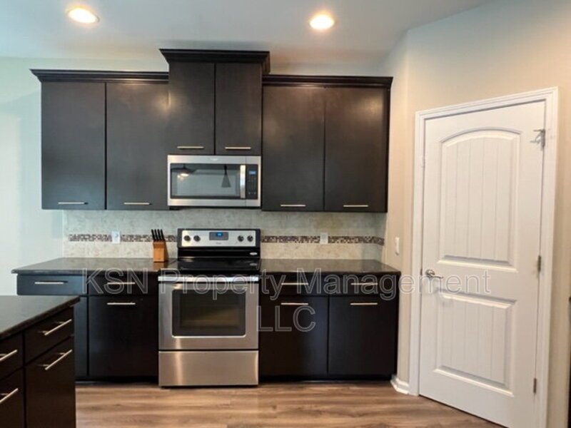 Spacious Pooler home. Lawncare included. property image