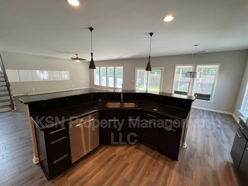 Spacious Pooler home. Lawncare included. property image