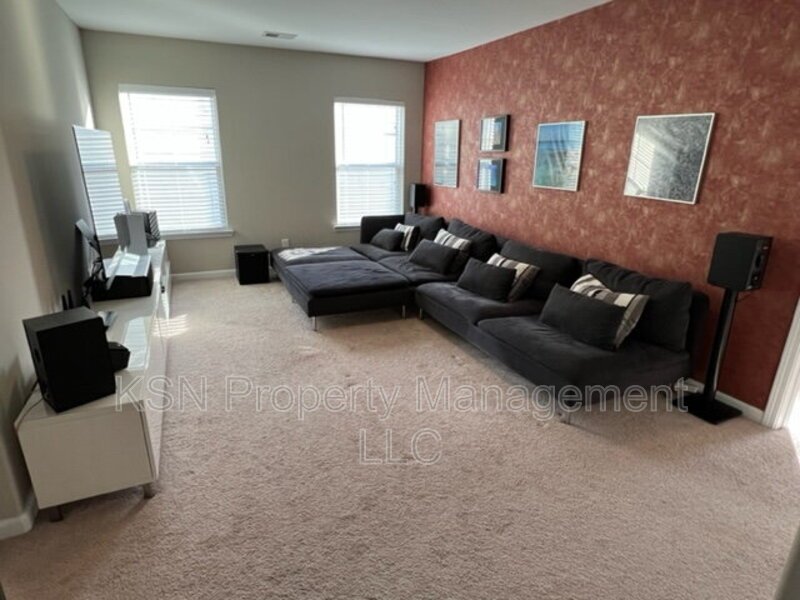 Spacious Pooler home. Lawncare included. property image