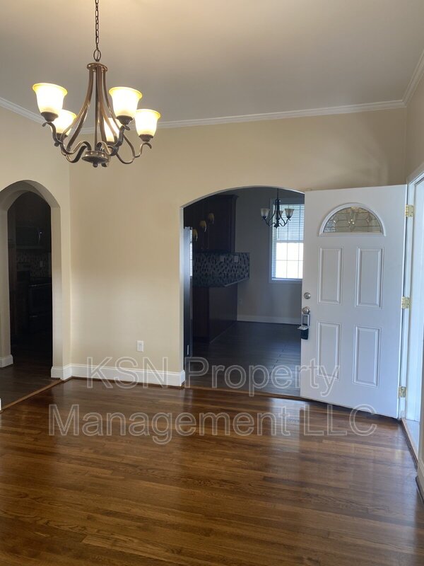 Charming 3-Bedroom Home for Rent in Savannah, GA – Convenient Live Oak Location! property image