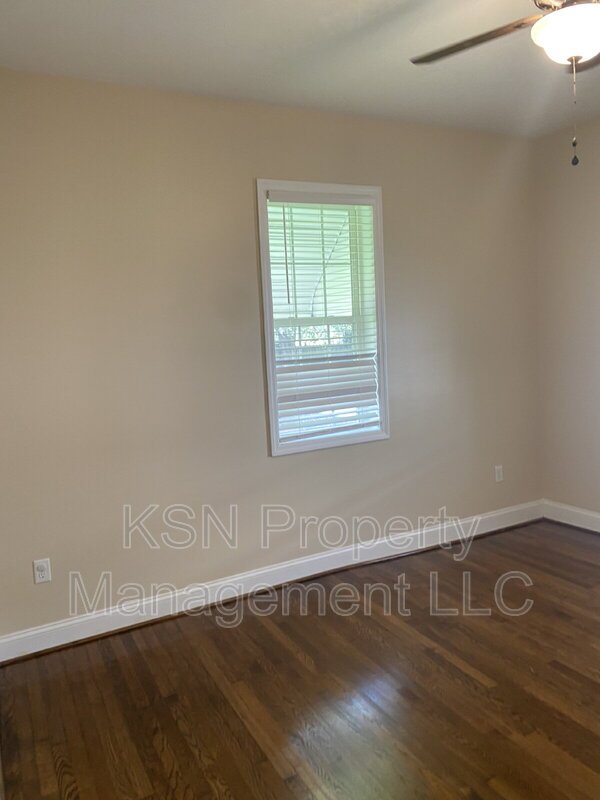 Charming 3-Bedroom Home for Rent in Savannah, GA – Convenient Live Oak Location! property image