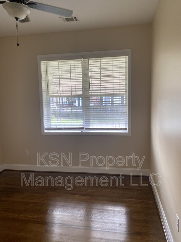 Charming 3-Bedroom Home for Rent in Savannah, GA – Convenient Live Oak Location! property image
