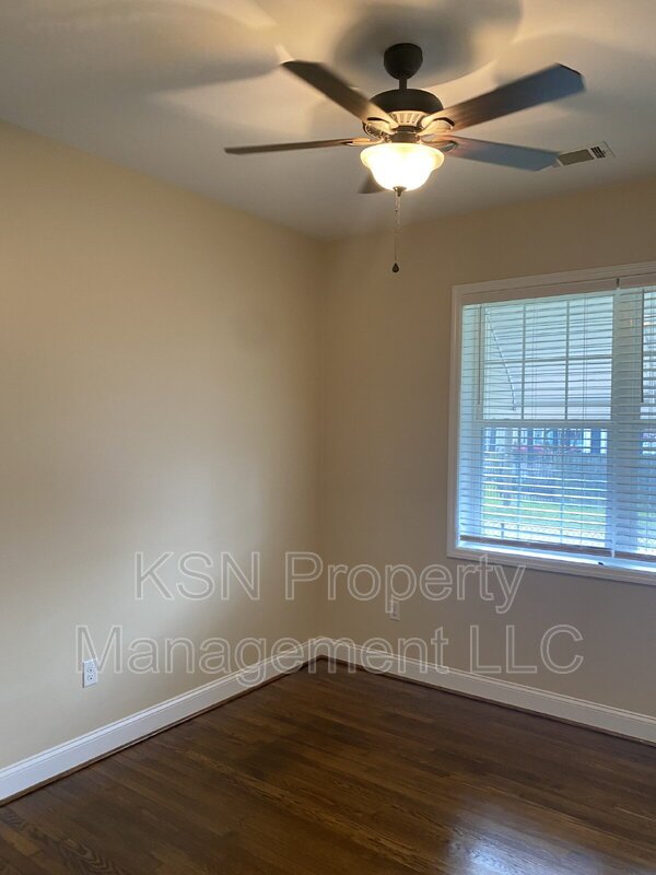 Charming 3-Bedroom Home for Rent in Savannah, GA – Convenient Live Oak Location! property image